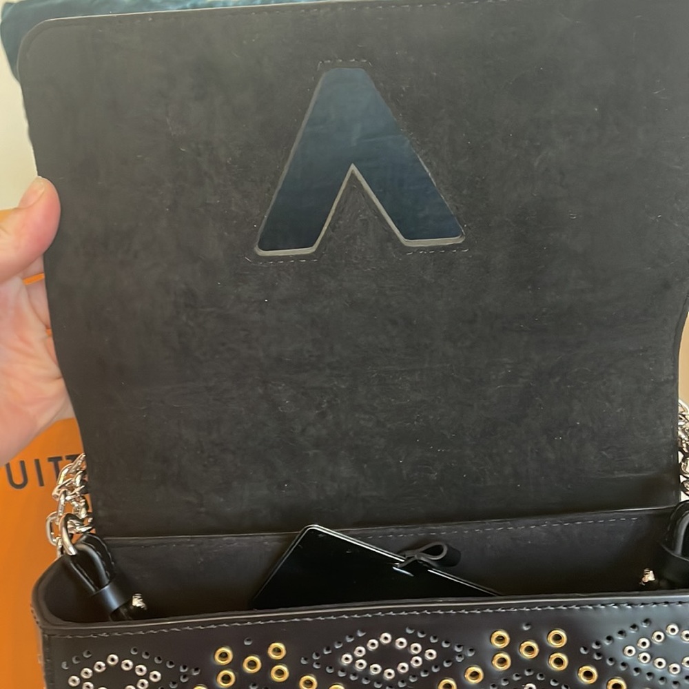 💎💙💎Limited Edition Authentic Louis Vuitton Twist MM Eyelet bag💙💎💙 - Picture 5 of 7